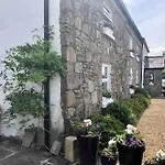 Apartment Traditional Rural Cottage, Haven For Families With Pets