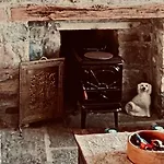 Apartment Traditional Rural Cottage, Haven For Families With Pets