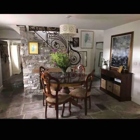 Traditional Rural Cottage, Haven For Families With Pets * Whitegate (Galway)