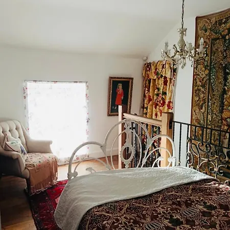 Traditional Rural Cottage, Haven For Families With Pets