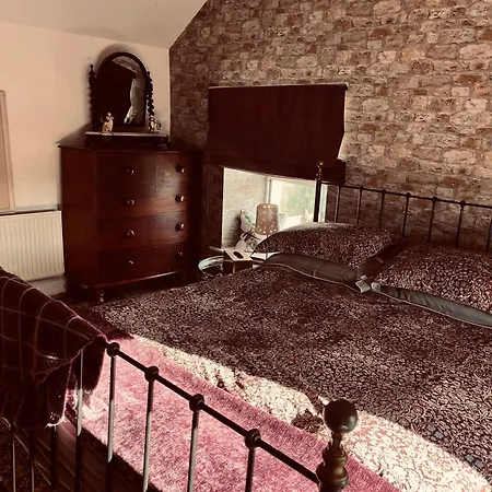 Traditional Rural Cottage, Haven For Families With Pets 公寓