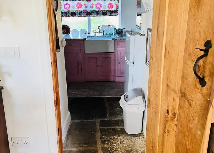 Traditional Rural Cottage, Haven For Families With Pets 公寓