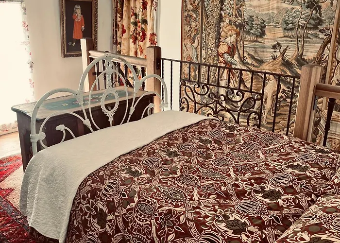 Traditional Rural Cottage, Haven For Families With Pets